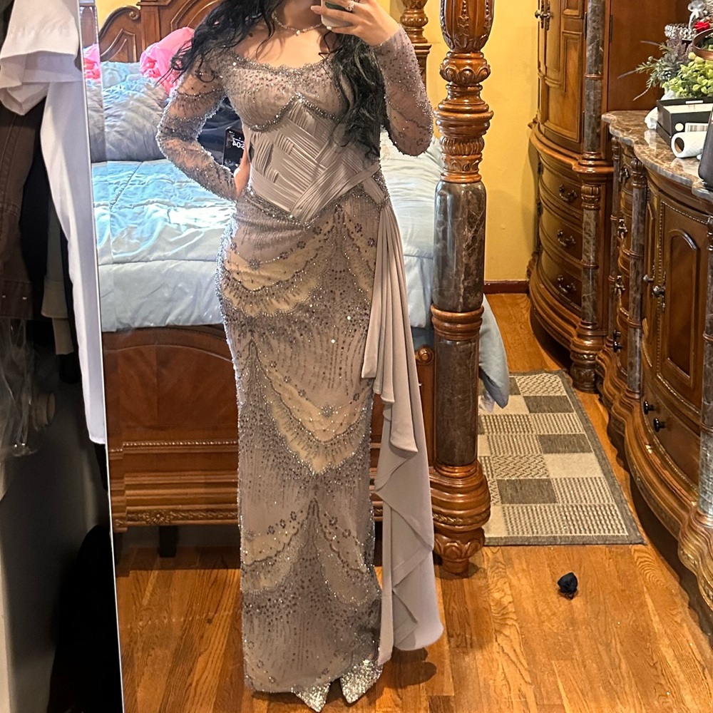 Evening Gown - Picture 4 of 5